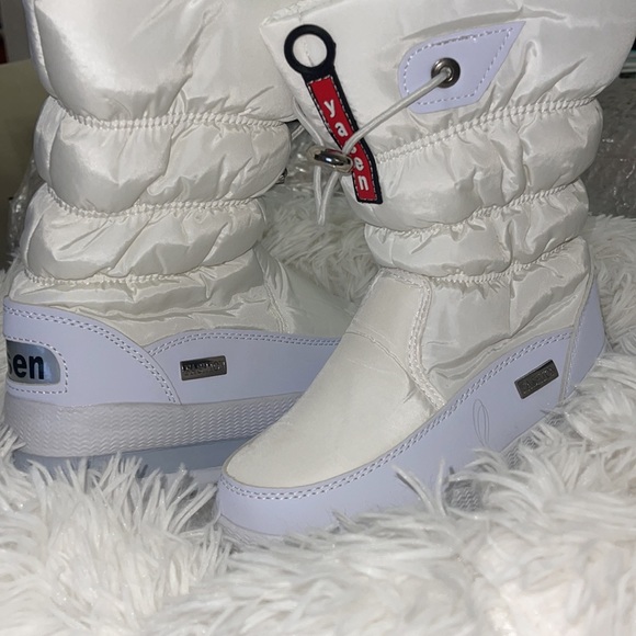 BRAND NEW Yasen White Winter Boots - Picture 3 of 3